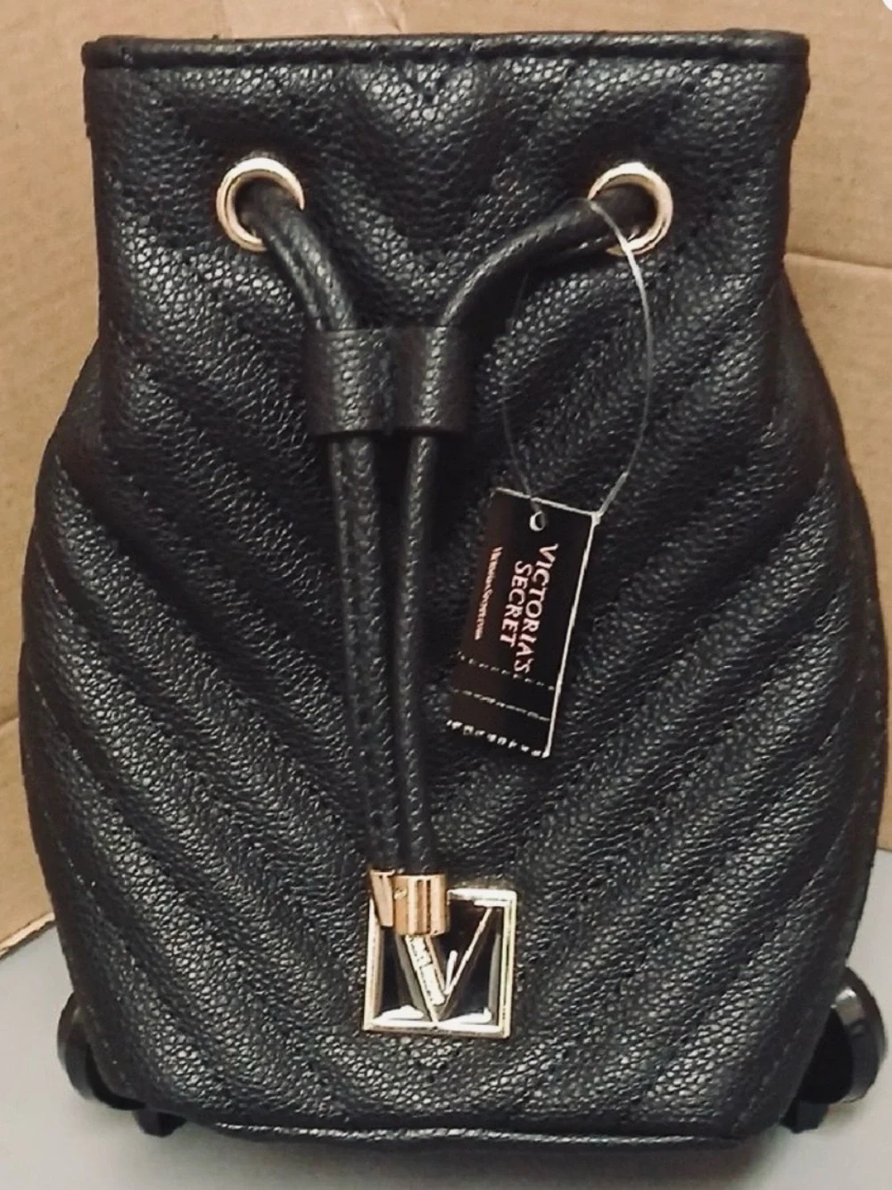 Victoria's Secret Quilted Wristlet W/Removable Chain NWT